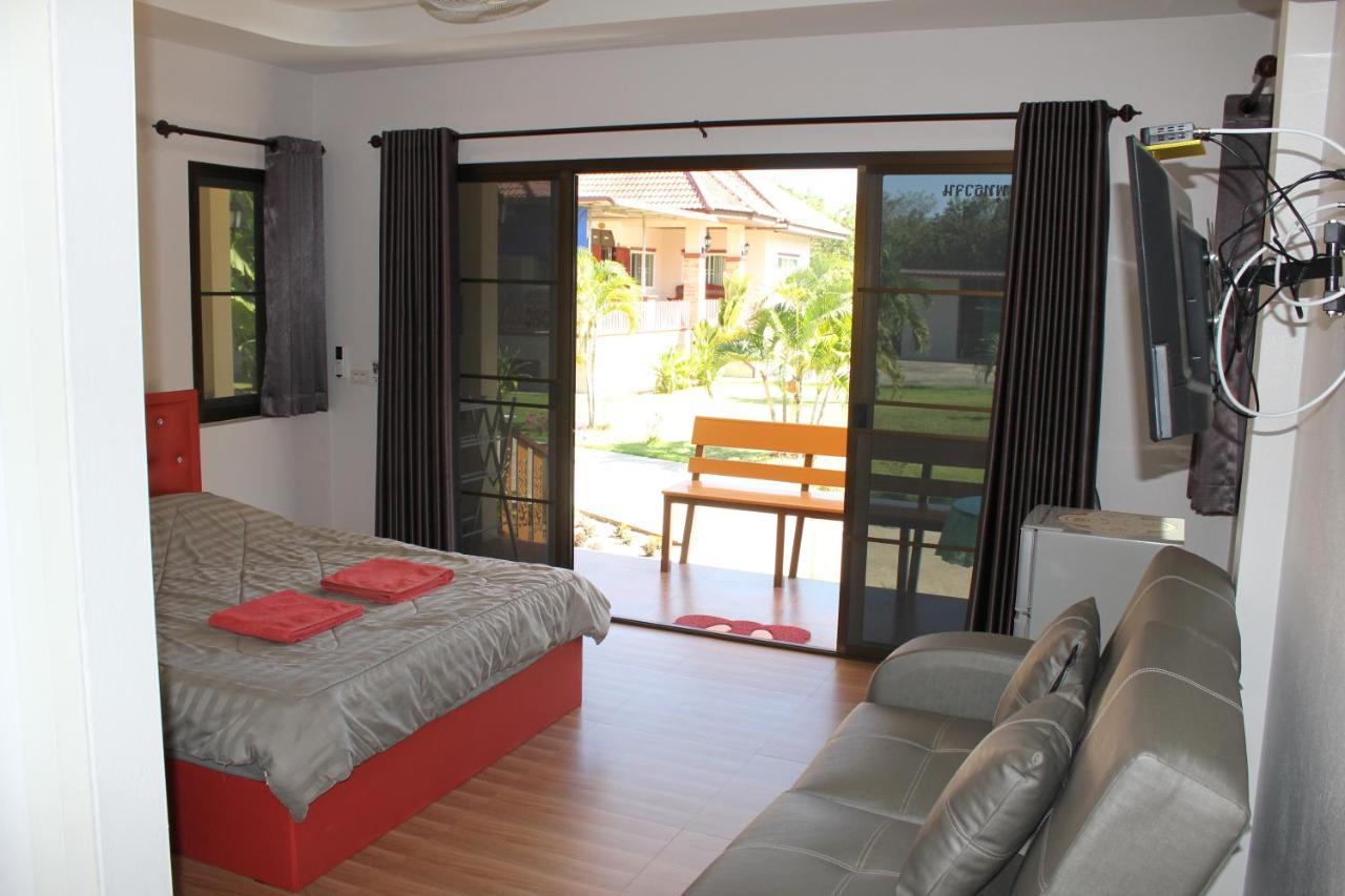 Naluemon Village Fh 1 Rayong Bagian luar foto
