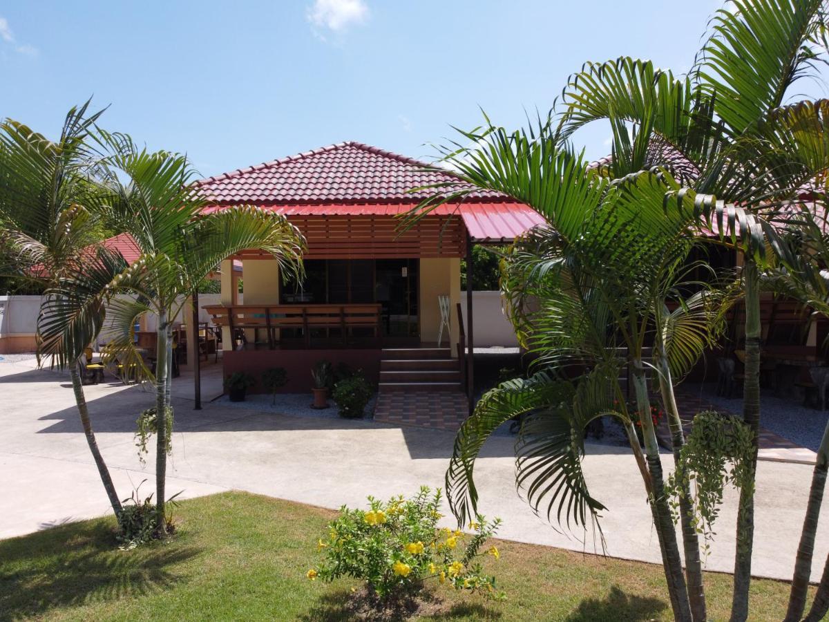 Naluemon Village Fh 1 Rayong Bagian luar foto