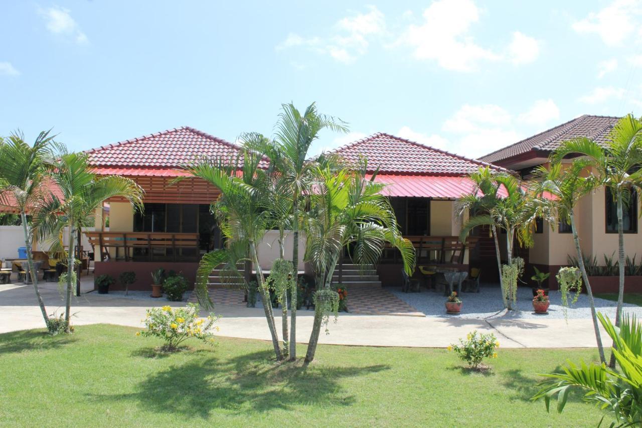 Naluemon Village Fh 1 Rayong Bagian luar foto