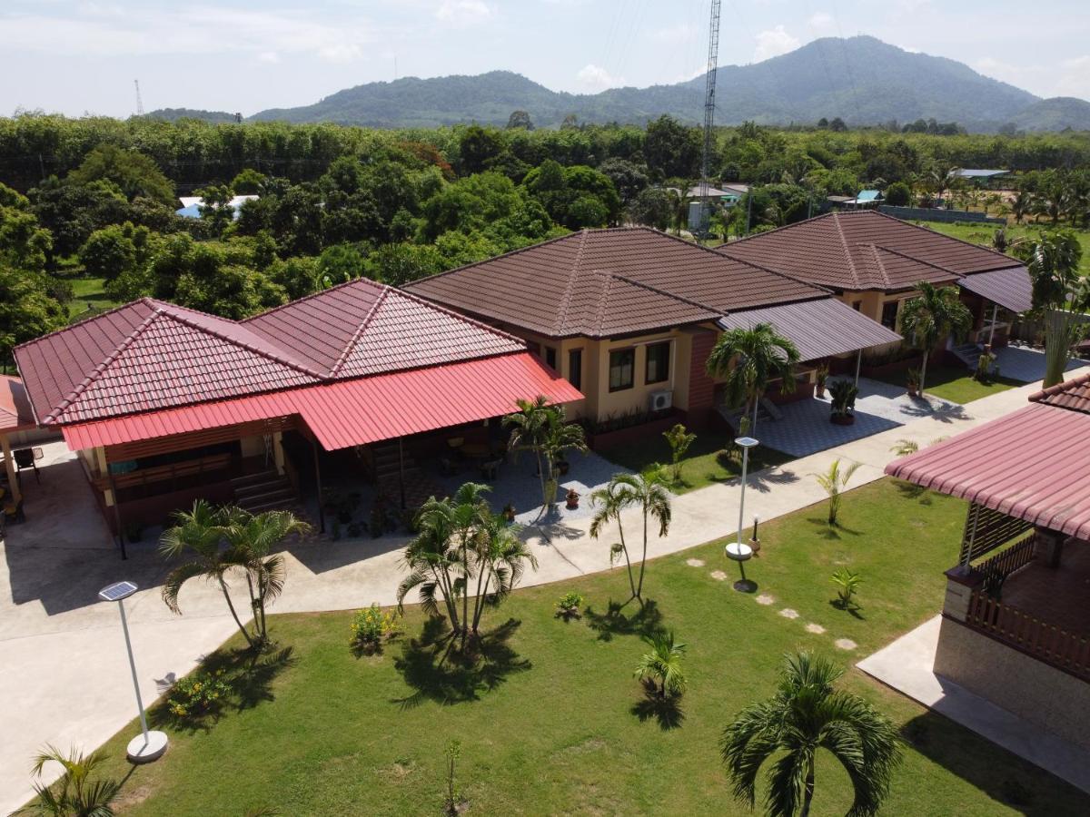 Naluemon Village Fh 1 Rayong Bagian luar foto