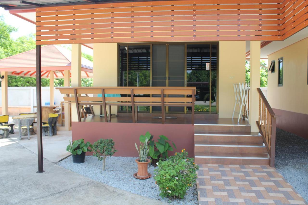 Naluemon Village Fh 1 Rayong Bagian luar foto